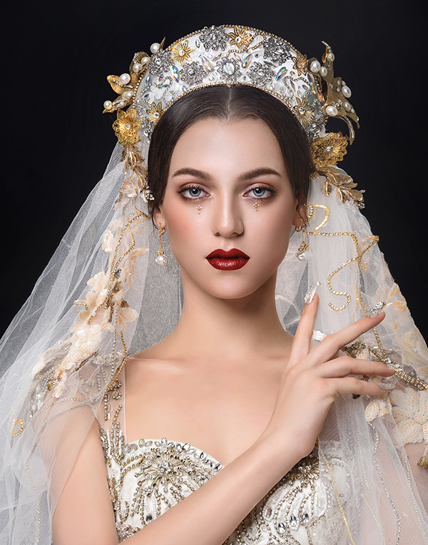 白纱组13号 上海2018春季形象设计创意一班 《钻石星尘》.jpg