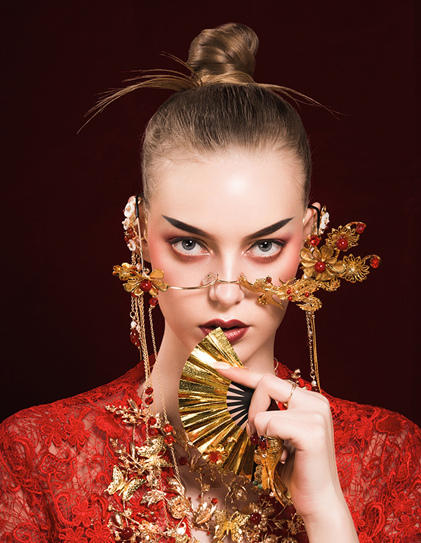 16401625138135229vDF.jpg 中式组14号-成都秋季形象设计与艺术创意一班《梦中的婚礼》.jpg