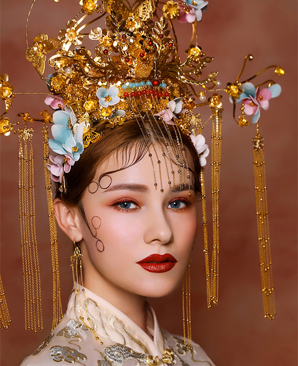 1640162517966525KxAR.jpg 中式组15号-郑州秋季形象设计与艺术创意班《璎珞繁花》.jpg