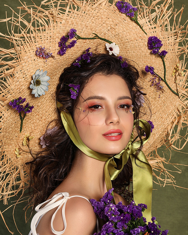 1648018670638880W8UI.jpg 白纱组8号 成都2018春季现代人物形象设计创意一班 《森灵》.jpg