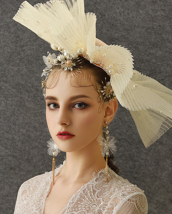 1648018684616098guuK.jpg 白纱组11号 上海2018春季形象设计创意一班 《灵动精灵》.jpg