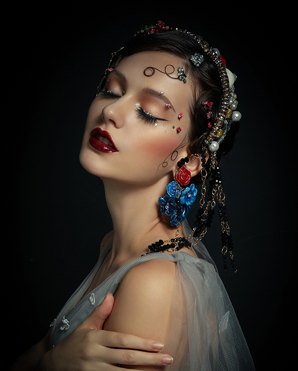 1648018675493802Dtn2.jpg 白纱组10号 成都2018春季现代人物形象设计创意二班 《Luxury》.jpg