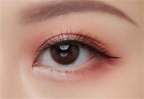 4 五画上眼线和睫毛.jpg