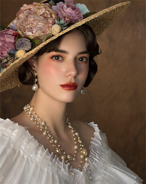 1639037917715945HxXl.jpg 白纱组2号-上海秋季形象设计创意一班《伊洛芳传》.jpg