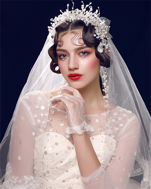 1639037911577155T4hQ.jpg 白纱组1号-北京秋季形象设计影视人物创意班《夭桃秾李》.jpg