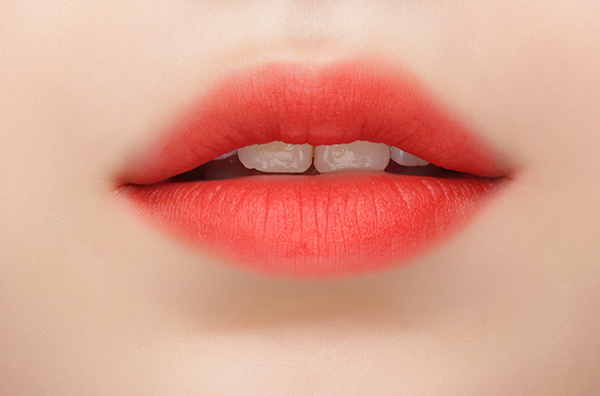 1638597913751500ibQg.jpg 7 画唇步骤7.jpg