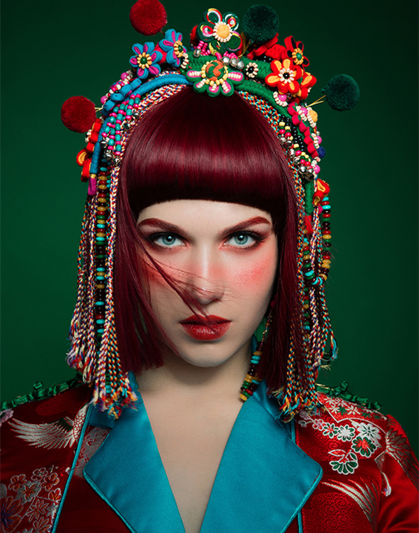 1635301431138571QVgy.jpg 中式组5号-作品名称-《百斯丽》化妆造型虞成巧-孔唯祎-毛锐-龚柯吏-何谚.jpg