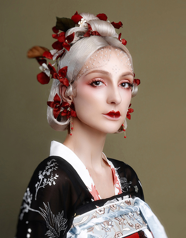 1635301421295292TIVe.jpg 中式组3号-作品名称-《浅语花开》-化妆造型-肖胜清-王秋静-章苗苗-郎佳俊.jpg