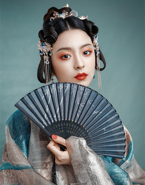 1635301427660362Cg5c.jpg 中式组4号-作品名称-《霞散绮》化妆造型-刘雅雯-邱艳-张晓莹-俞丽红-刘艺冰.jpg