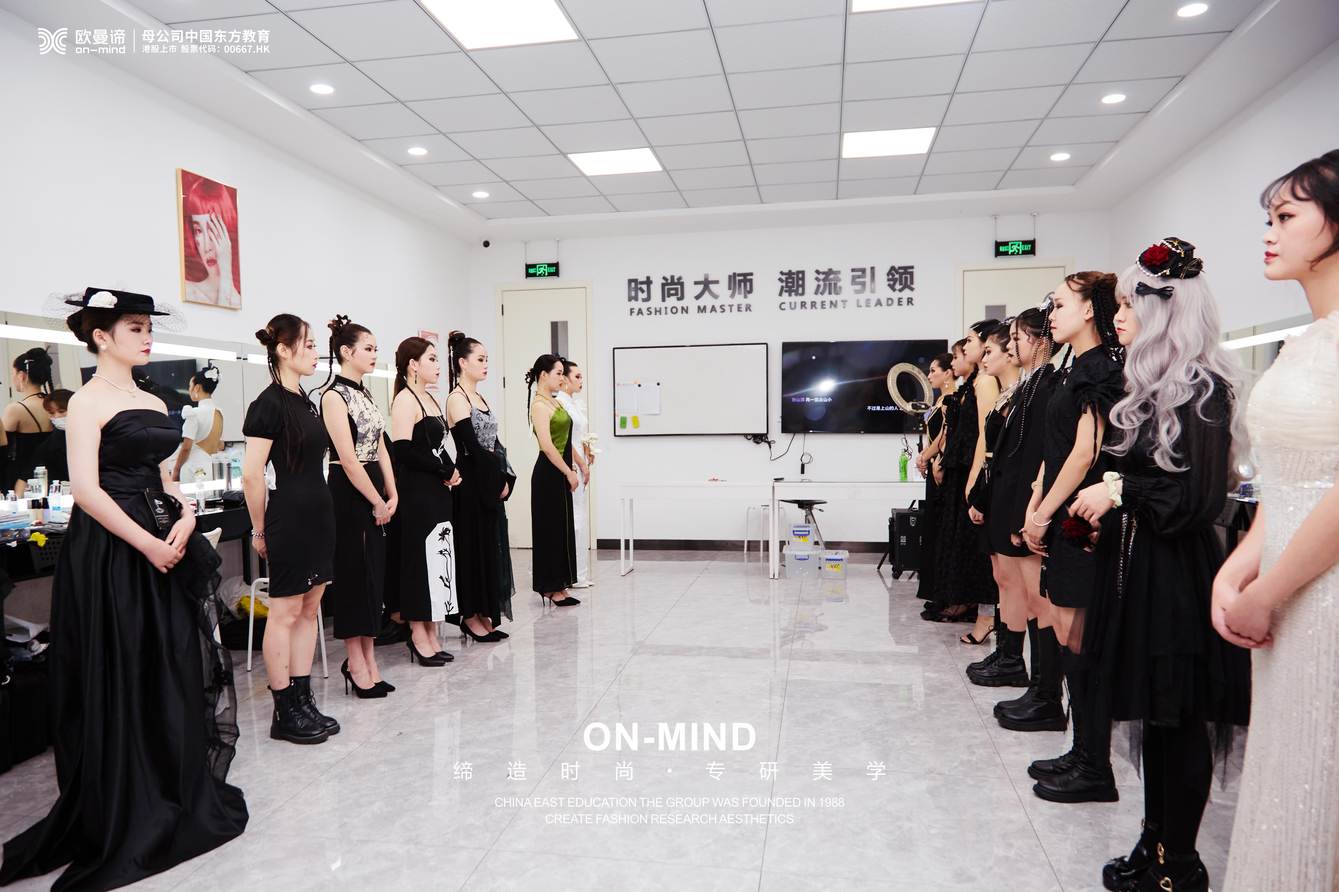 如何挑选化妆学校？- 专业化妆技巧与策略