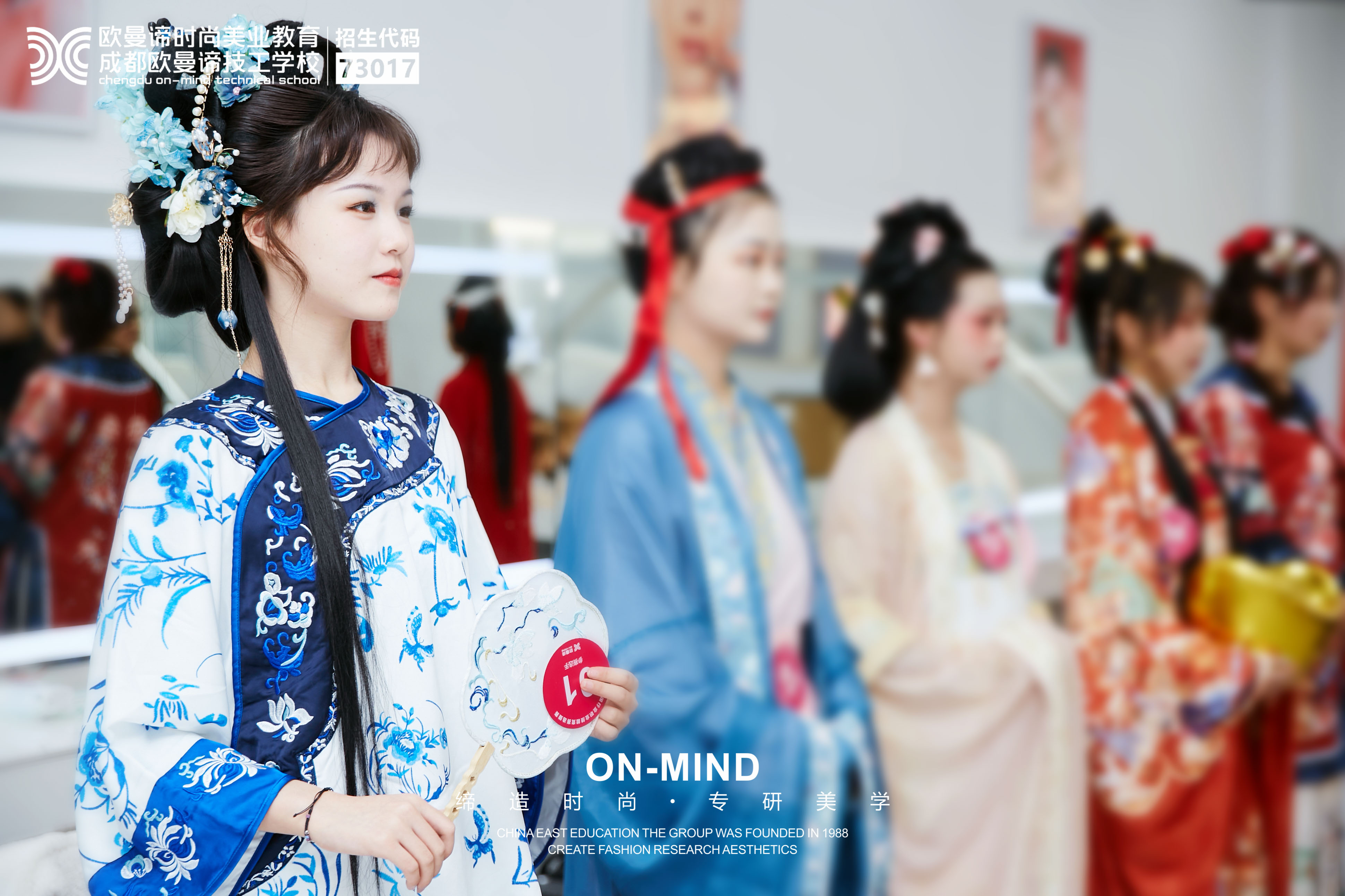 好的化妆学校必备要素：让你选择无忧！