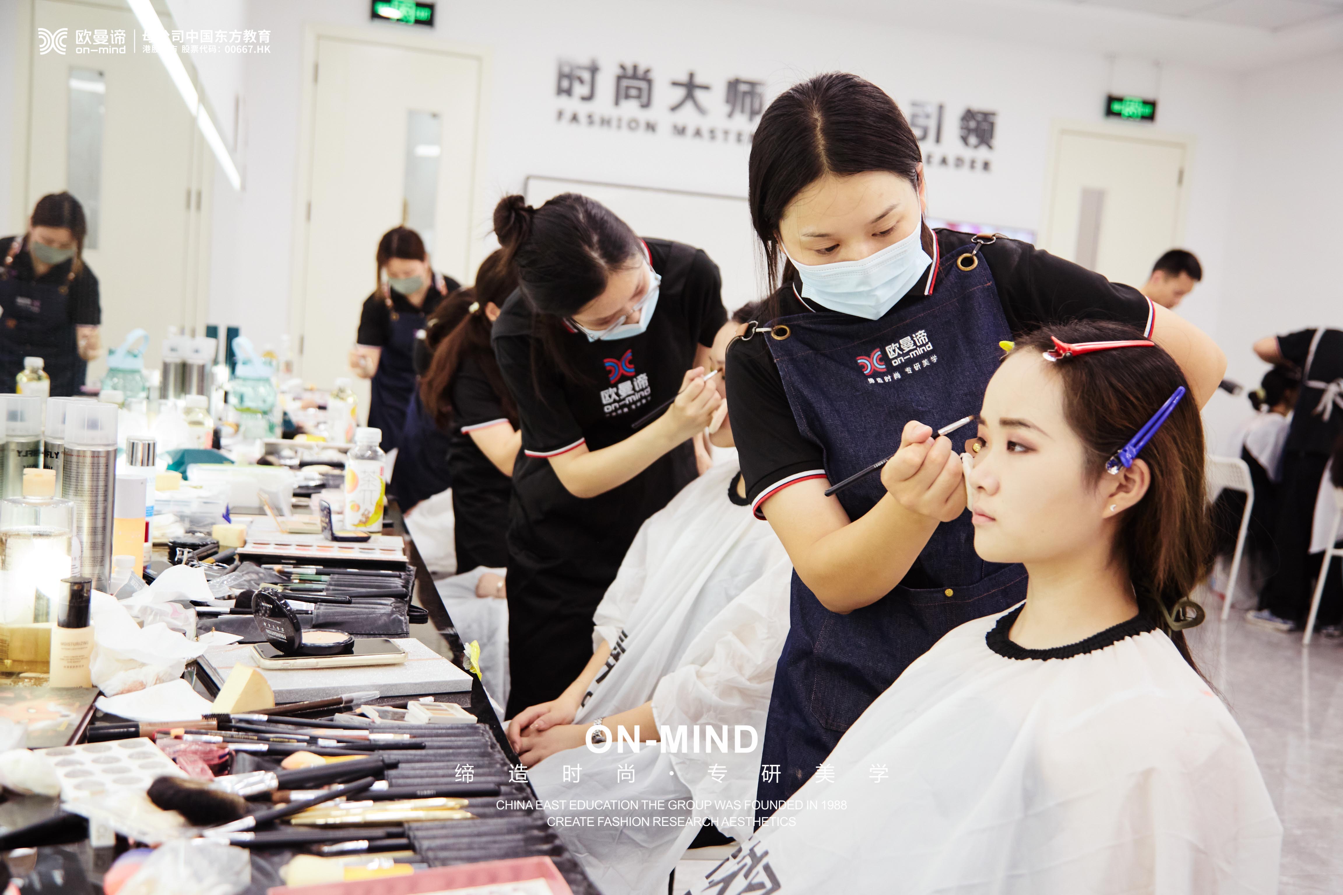 零基础如何学习化妆培训技巧？