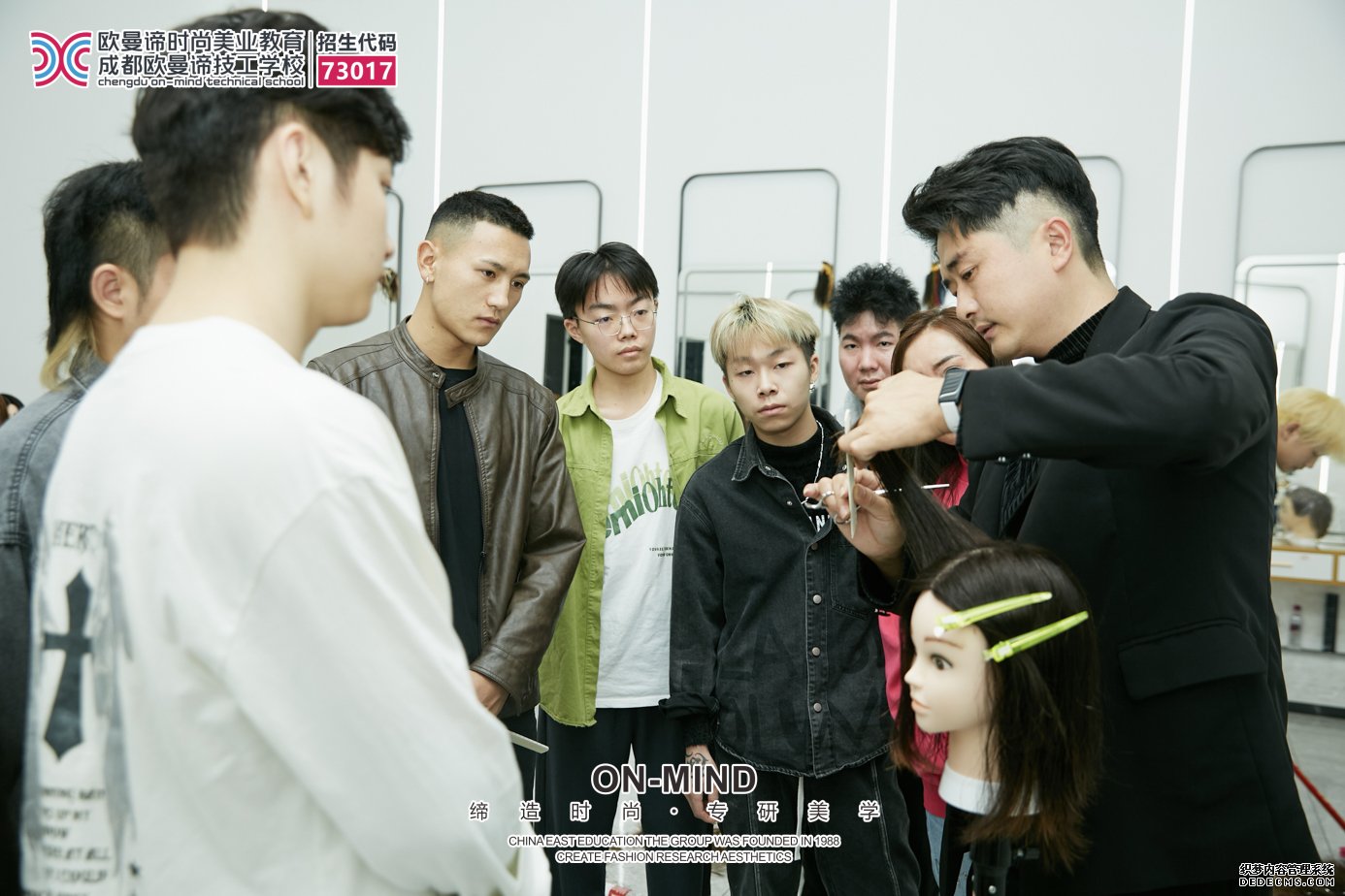 我想学习美发，应该选择哪种美发培训学校？